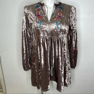 Davi and Dani floral embroidered crushed velvet dress new with tags long sleeves